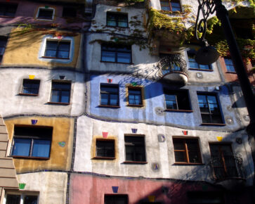 Bytový dům - Hundertwasserhaus - Friedensreich Hundertwasser