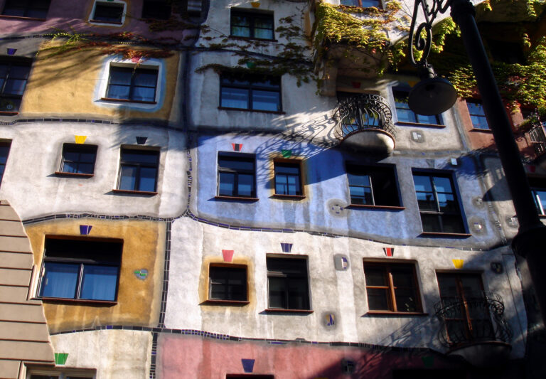 Bytový dům - Hundertwasserhaus - Friedensreich Hundertwasser