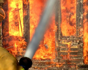 Požár, oheň, hasiči - pojištění nemovitostí - pojištění domácnosti a nemovitosti