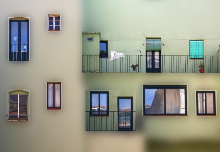 Bytový dům - okna - balkóny