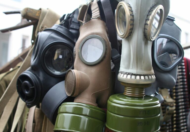 Plynové masky - ochrana - bezpečí