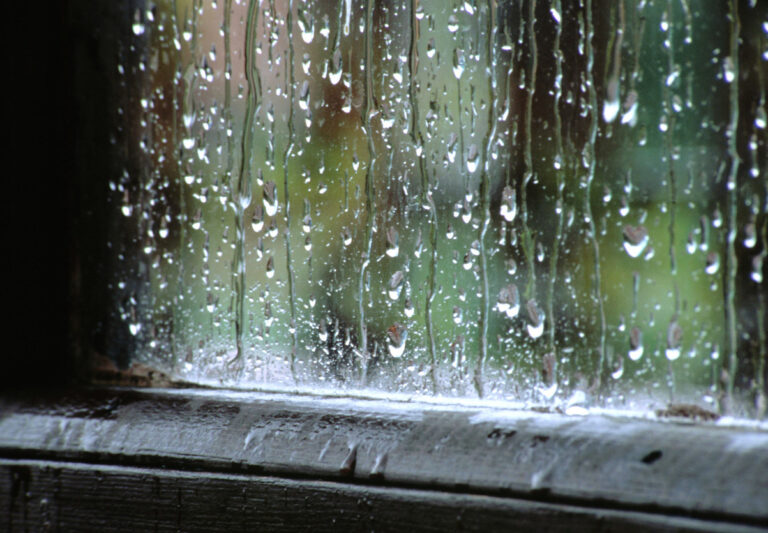 Déšť na okně - dešťové kapky - voda