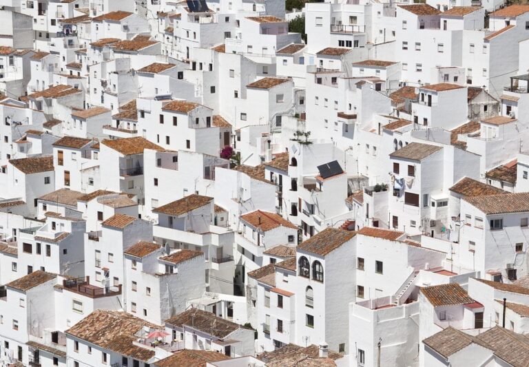 Město - bílé domy