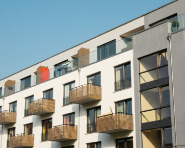 Družstevní byty a osobní vlastnictví: Rozdíly, výhody a nevýhody