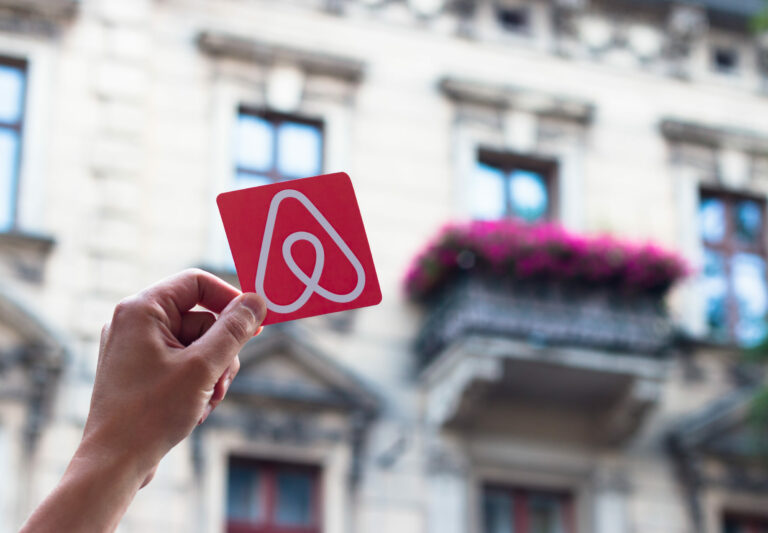 Regulace Airbnb rekolaudace